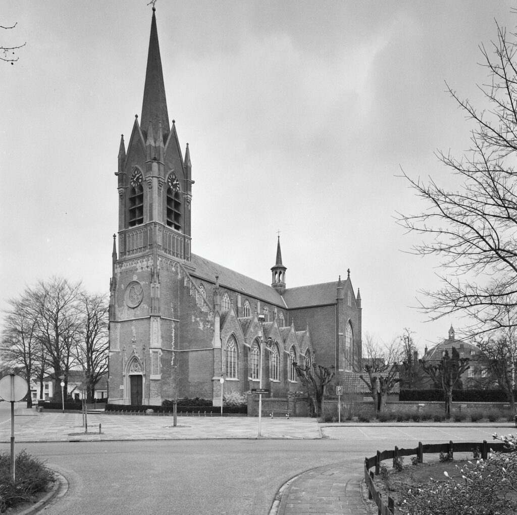 Heilige Luciakerk – zuidwestgevel met kerktoren