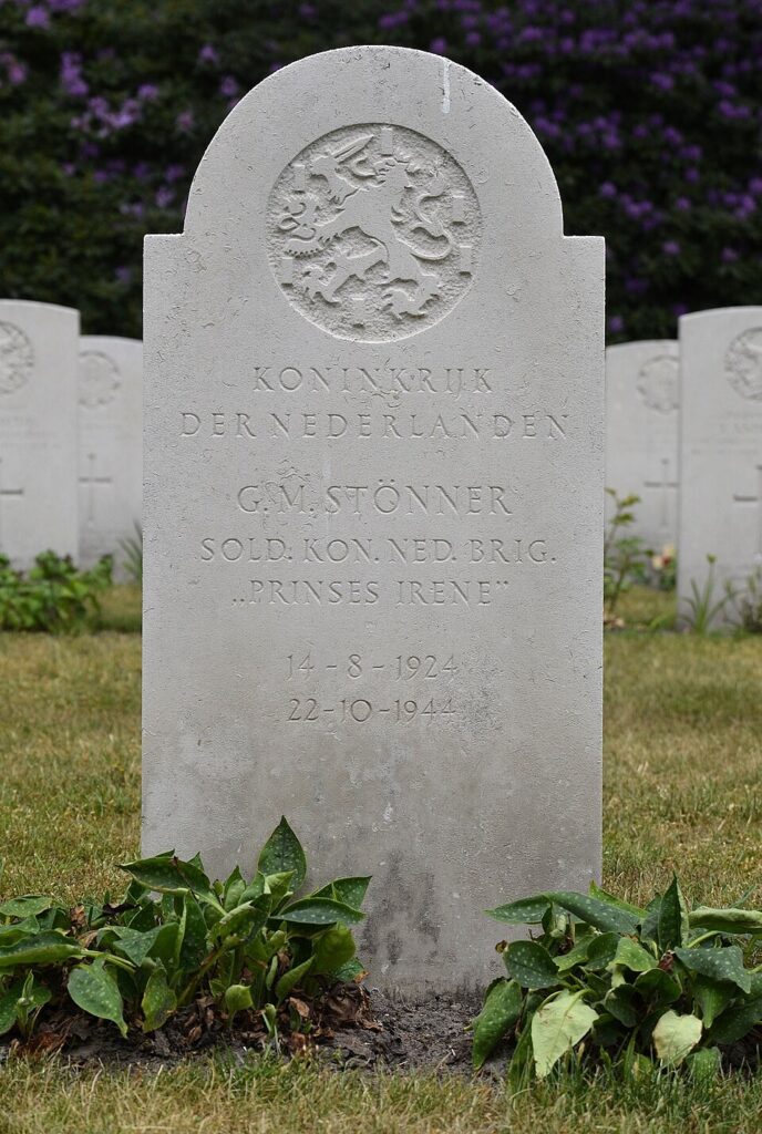 Nederlandse grafsteen op Mierlo War Cemetery